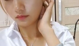 美少妇ol装诱惑撩起短裙自摸逼逼道具