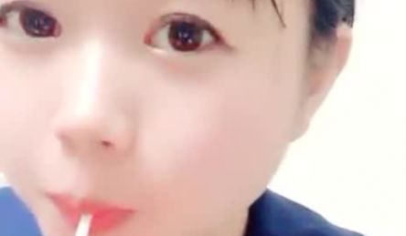 萌萌哒妹子学生制服双人啪啪大秀抱起来猛操搞完再到