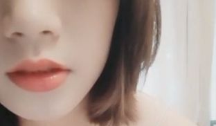 短发妹子逼逼微毛自慰秀按摩器道具抽插