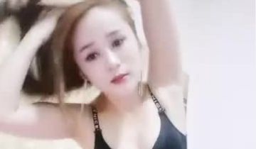 材苗条妹子性感丁字裤脱光光床上道具jj快速抽插自