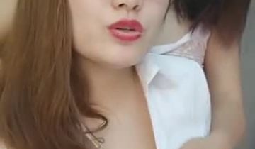 骚气大奶眼镜女主播双女秀性感黑丝