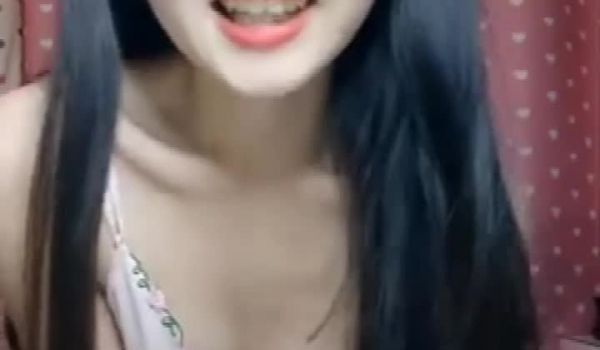 长相清纯高颜值气质美女全裸诱惑秀.脱光光椅子上掰