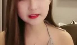 长髮美女与他的跳蛋男友亲密互动