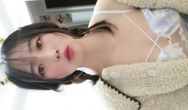 大四学姐卧室娇羞自慰