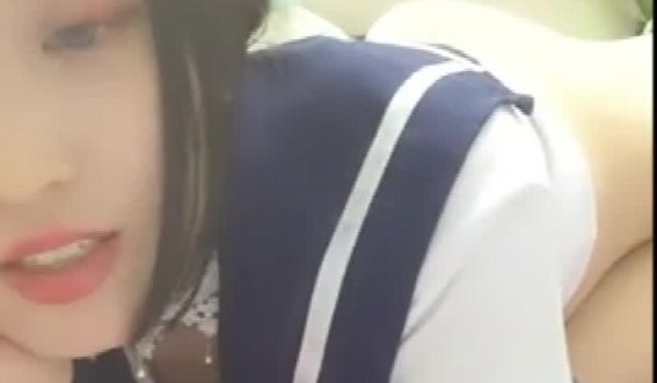 高颜值学生制服红色奶头妹子跳蛋玩逼逼.口交啪啪大
