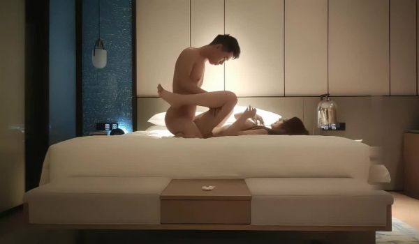 高价约炮高挑混血外围女