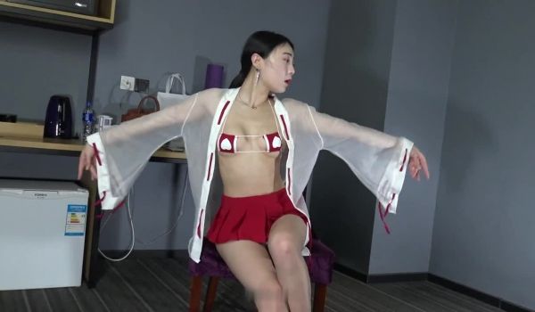 蜂腰细臀的风骚轻熟女舞蹈诱惑系列