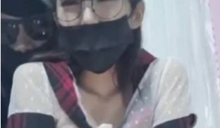 风骚学妹的性生活黑丝情趣，口交深喉激情爆草多姿势