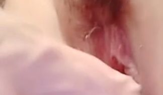 风骚丰满漂亮御姐主播穿着开档丝袜大力插穴自慰逼逼