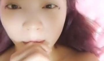 红发鱼纹身妹子情趣装丁字裤脱光光自摸逼逼