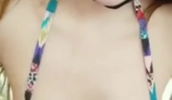 墨镜妹妹快乐摇摆~光用手指不够~最爱茄子炒鲍鱼~