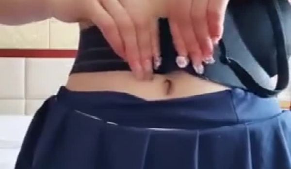 苗条身材妹子开房双人啪啪.沙发上自摸浴缸洗澡再后