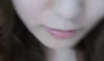 萌妹子情趣学生制服全裸床上道具jj口交抽插自慰逼