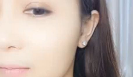 妹子漏奶装诱惑秀胸上抹油道具jj乳交椅子上道具抽