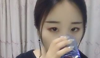 清纯漂亮又可爱的萌妹子直播小秀