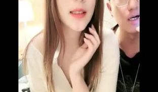 年轻眼镜小哥和高颜值小姐姐约啪人美连鲍鲍都很香