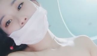 皮肤白皙美女主播和炮友直播先口后啪然后自己不停自