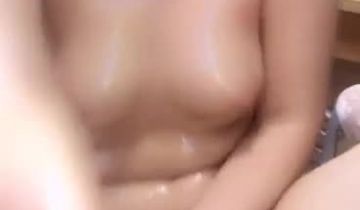 颜值不错皮肤白皙长发美女主播第三部脱光全裸道具自