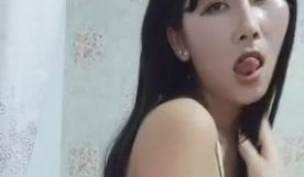 主播爆乳佳人一多自慰大秀先玩灌肠然后坐在椅子上自