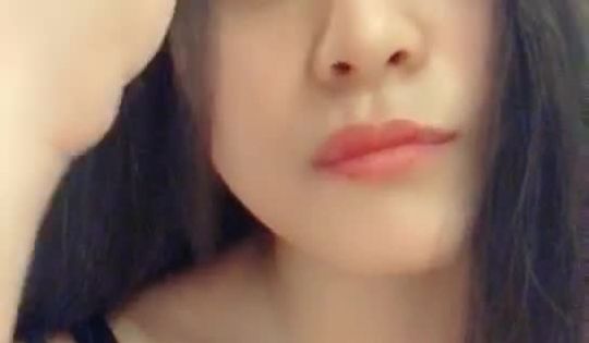 长发妹子漏逼小秀脱下内裤自摸掰开逼逼给你看