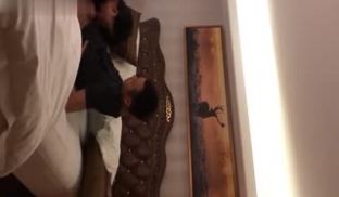 中年男趁朋友喝醉把他高颜值性感女友带到酒店强行扯