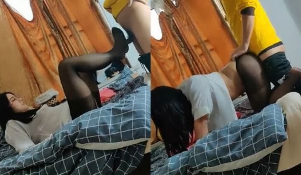 黑丝情趣居家人妻勾搭上门服务的美团小哥,衣服都没