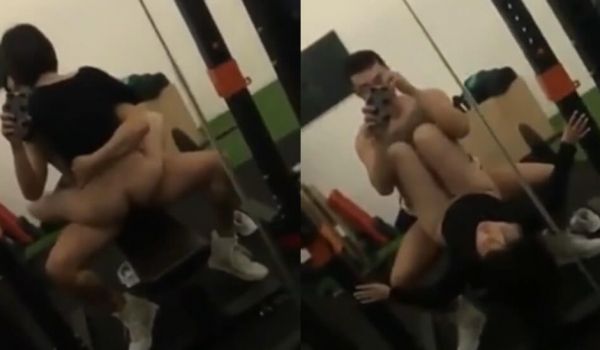 女友在沖澡了,找他闺蜜一起运动一下