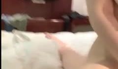 肤吹弹可破的大胸丰满女友，被男友玩腻了，就想看她