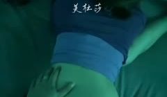 推特大神美杜莎 带骚逼老婆去朋友家看电影，说好原
