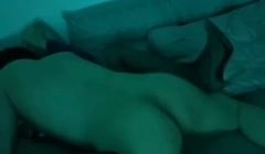 推特大神美杜莎 带骚逼老婆去朋友家看电影，说好原