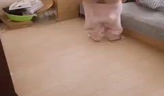 冒死偷拍的老妹换衣服视频