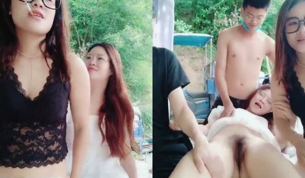 超刺激的户外激情4P姐妹花