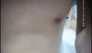 约了个短裙少妇啪啪～调情一番再开干上位骑坐抽插喊