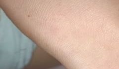 给妹妹的奶茶里放了三颗