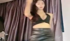 B2206极品美腿性感小姐姐！跪地按着脑袋插嘴！