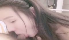 巨乳新人眼镜小姐姐！外表文静乖巧！吸吮舔屌，第一