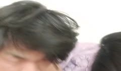 真实感很强的纯情少女让小哥镜头前玩弄直播赚外快，