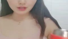 新人下海气质美御姐！吊带背心浴室诱惑！洗澡湿身抖