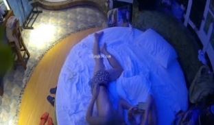 监控破解年轻小伙带着漂亮的大二女友酒店开房连干两