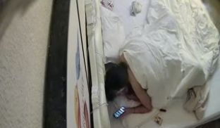 2023-1-17流出酒店偷拍 邻家大奶妹一边看