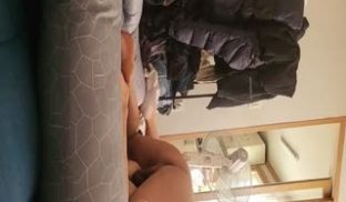 长得像金先生的大叔趁老婆不在家约炮模特公司兼职妹