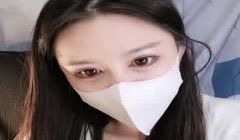 黑框眼镜网红尤物！干净白虎美穴！跳蛋磨蹭塞入，拉