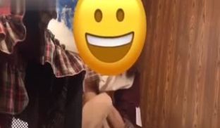 小哥强推可爱的小女友不管你现在愿意不愿意 不小心