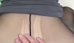 【淫妻福利】皮肤白皙肥臀细腰人妻【短裙无内】单男