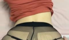 【淫妻福利】皮肤白皙肥臀细腰人妻【短裙无内】单男