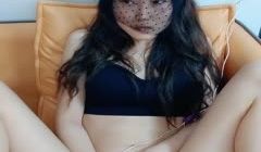 淫荡小少妇！齐逼牛仔短裤！被炮友跳蛋玩穴，翘起美