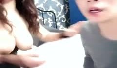 爆乳黑丝御姐和眼镜小哥的激情床战，深喉吃鸡无套爆