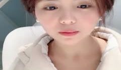 甜美颜值妹妹！娇小身材非常耐操！服装店地上草逼，