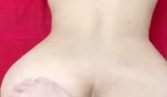 【淫妻福利】皮肤白皙肥臀细腰人妻【短裙无内】单男