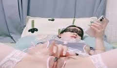 文静乖巧新人美女！外表清纯操起来骚！情趣装白丝袜